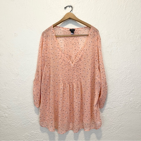 Torrid Blouse Top Pink Floral Chiffon Pintuck Pleat 4X - Picture 1 of 7